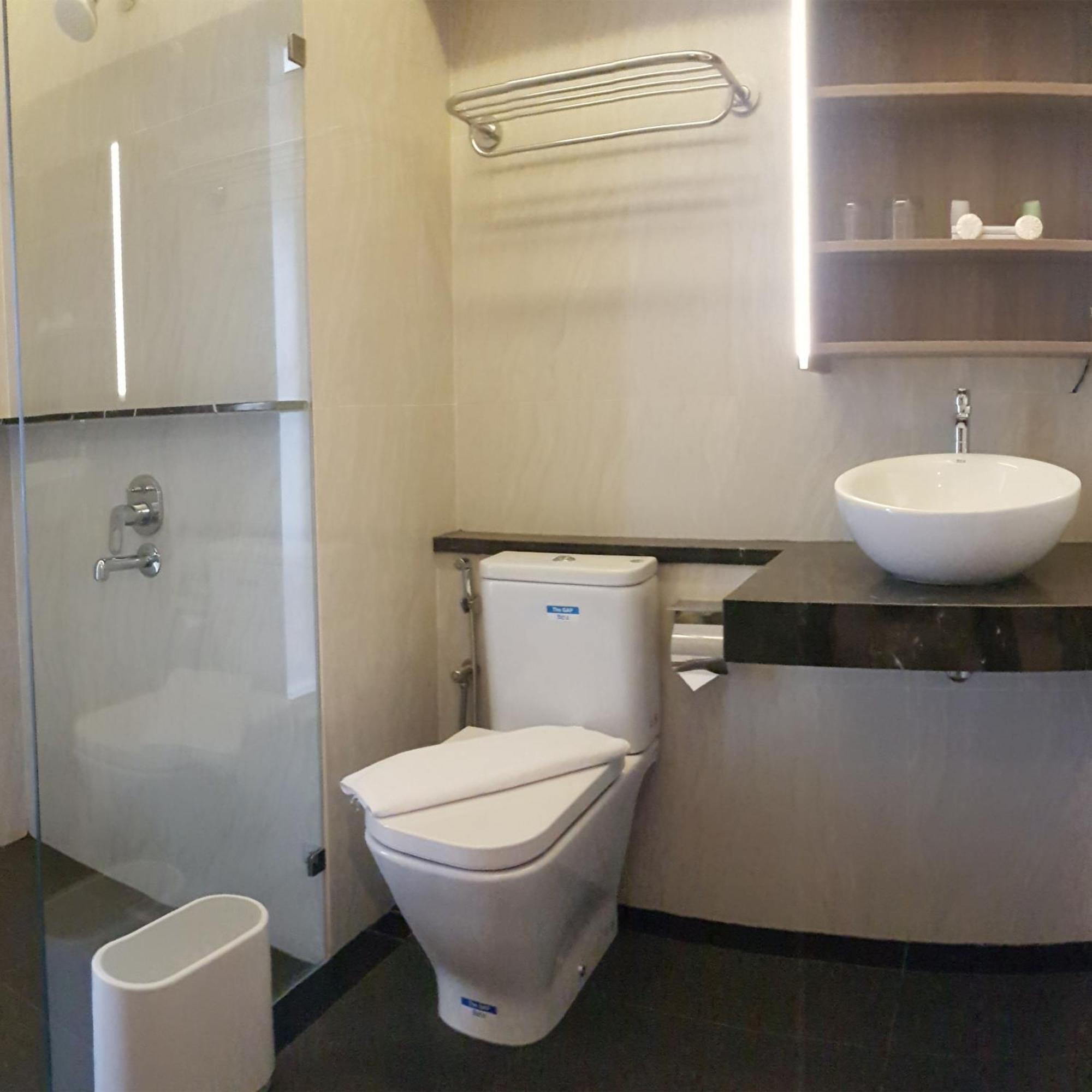 Bening Boutique Hotel Managed By Salak Hospitality Bekasi Exteriör bild