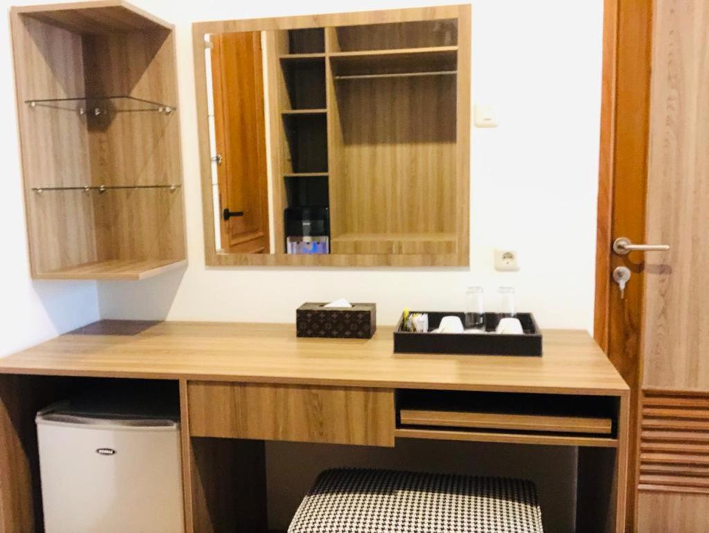 Bening Boutique Hotel Managed By Salak Hospitality Bekasi Exteriör bild