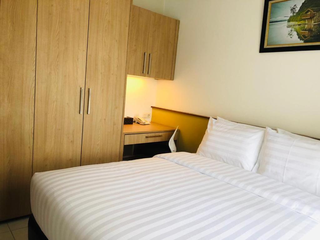 Bening Boutique Hotel Managed By Salak Hospitality Bekasi Exteriör bild