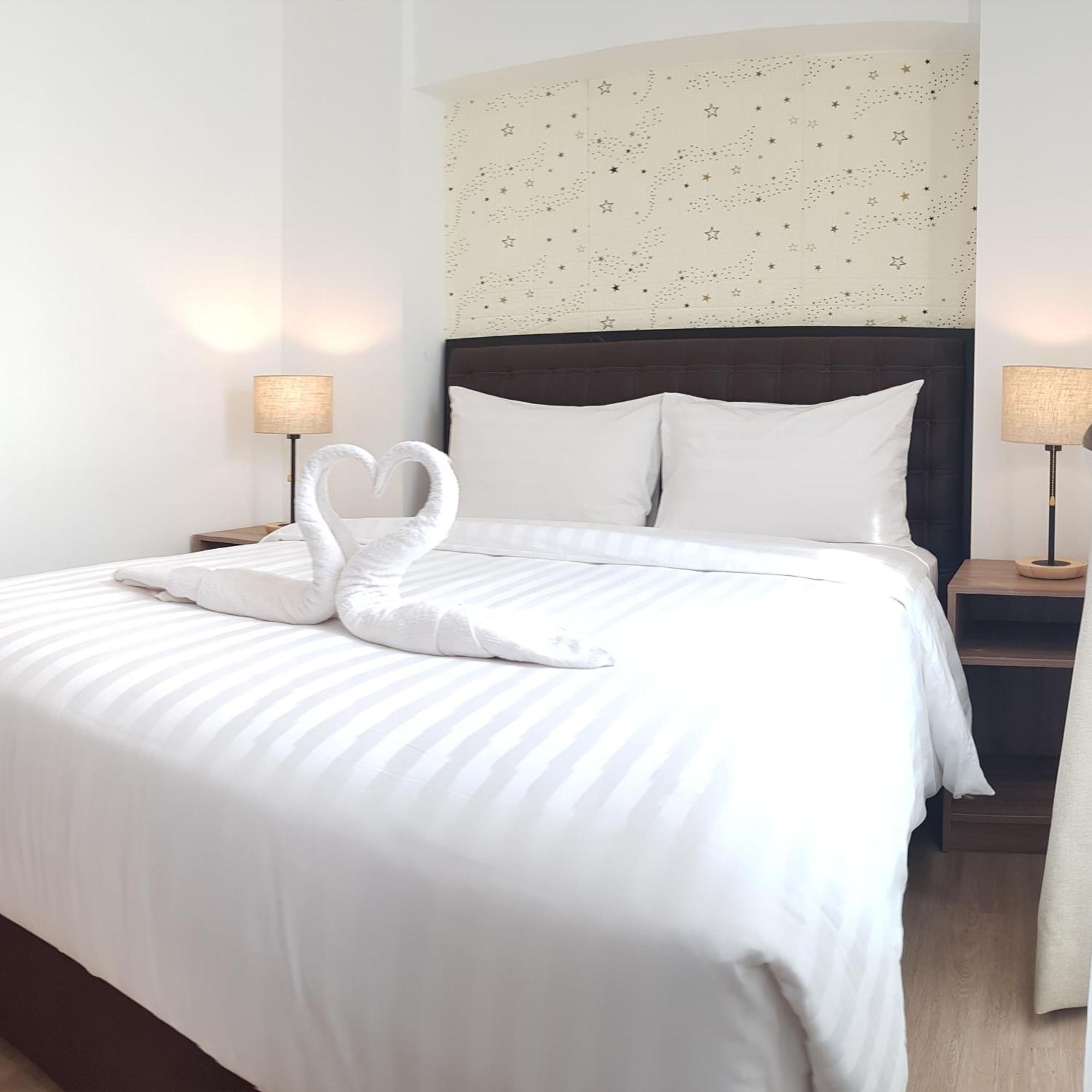 Bening Boutique Hotel Managed By Salak Hospitality Bekasi Exteriör bild