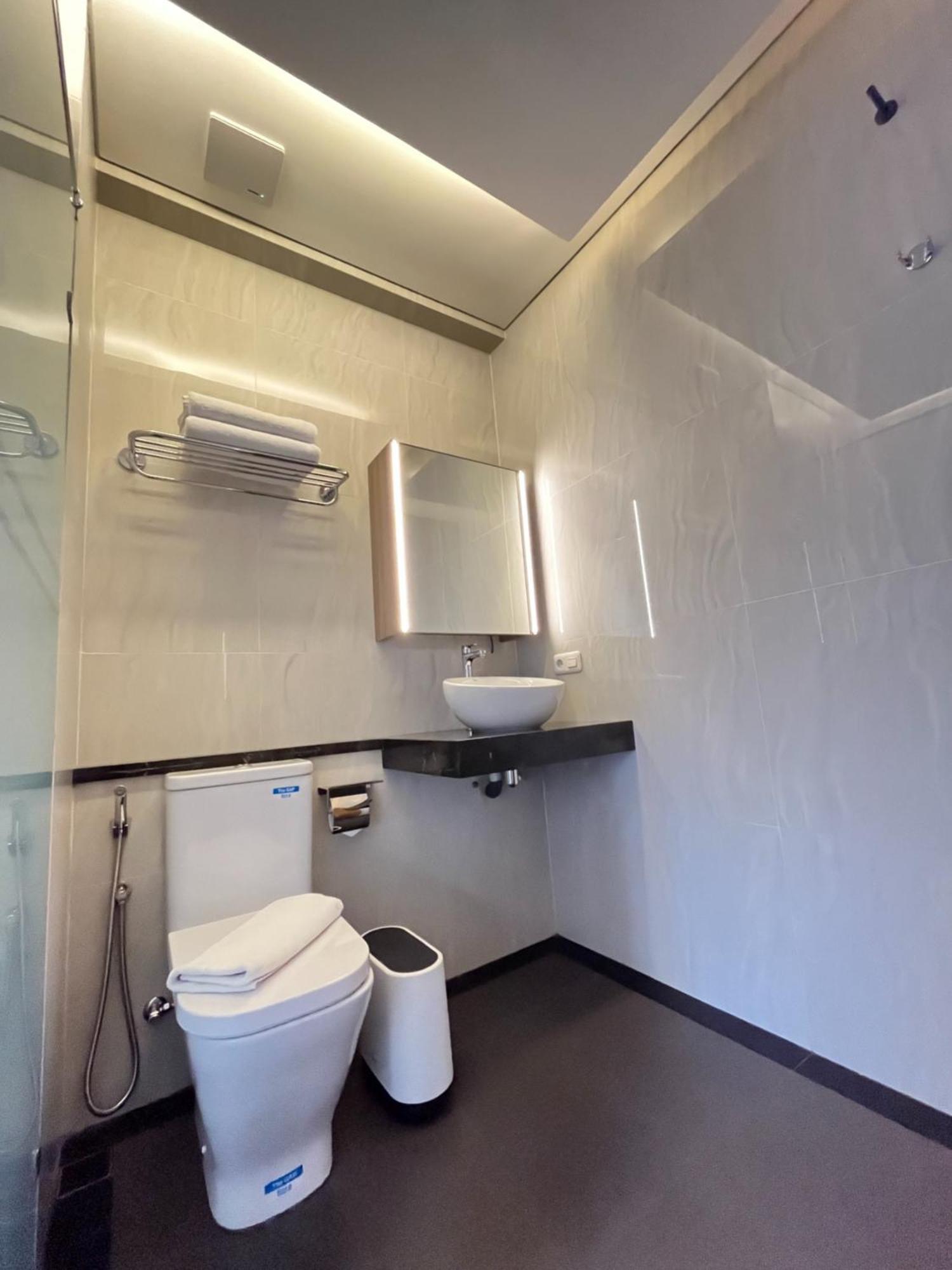 Bening Boutique Hotel Managed By Salak Hospitality Bekasi Exteriör bild